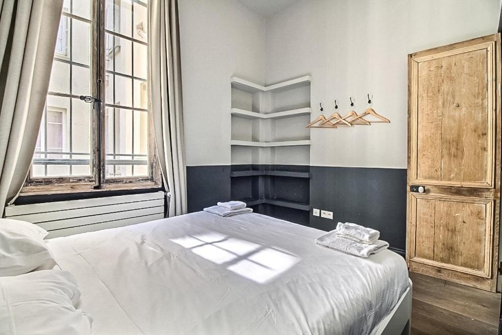 Apartment Centre *
